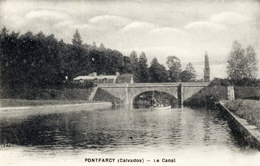19200000sc PONT-FARCY Le Canal et le Pont en pierre.jpg